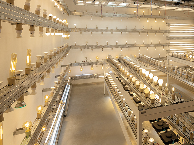 This test aims to ensure that the  product delivers at least 70% of  its total luminous flux after the  period declared on its package.